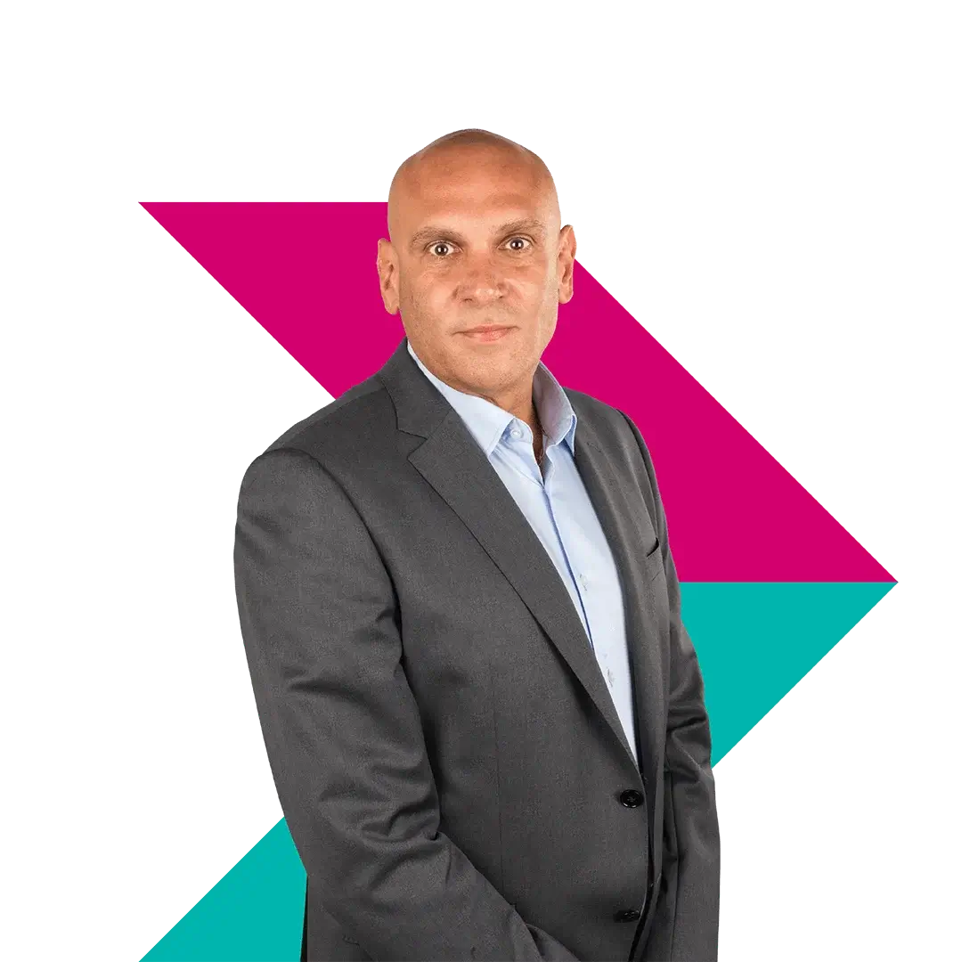 Profile picture of Simon <br/> Showman